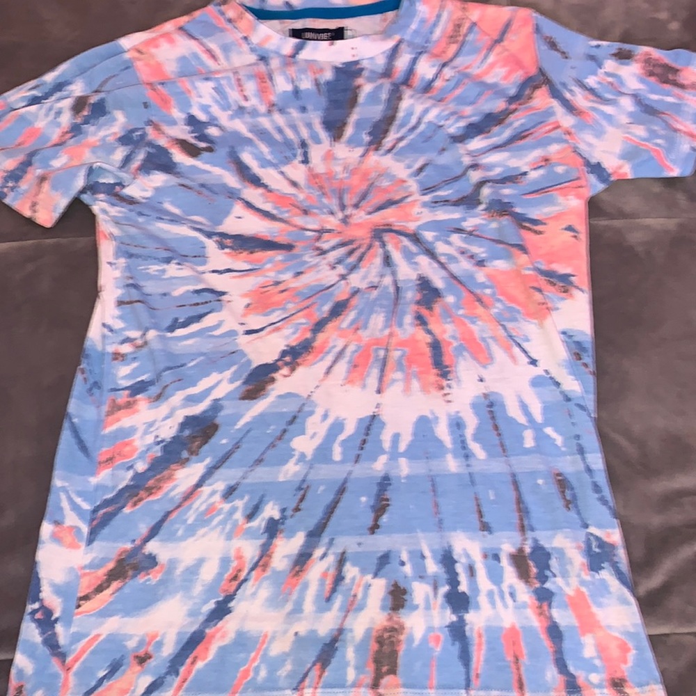 UNIVIBE Tie Die shirt